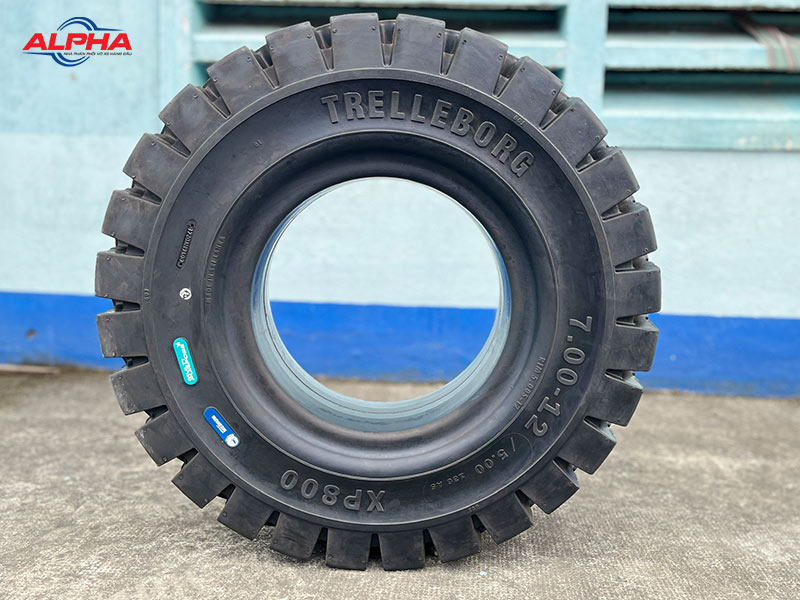 Vỏ xe nâng 700-12: Bánh sau xe nâng 4 tấn