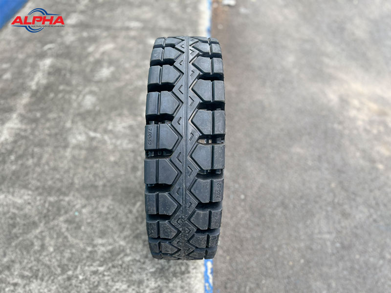 Vỏ xe nâng 700-12: Bánh sau xe nâng 4 tấn