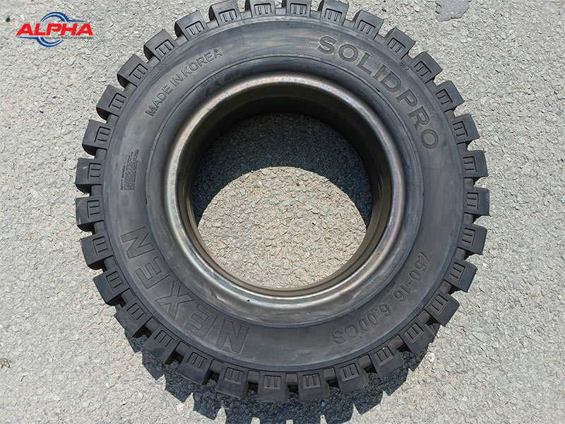 Vỏ xe nâng 750-16: Bánh trước xe nâng 4 tấn