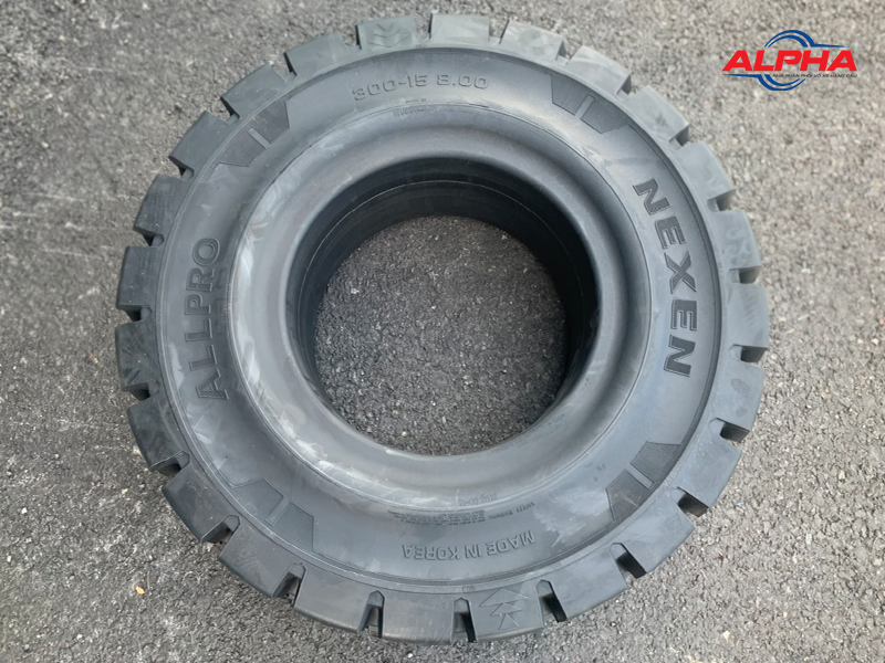 Lốp xe nâng hàng