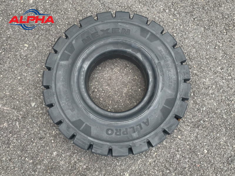 Lốp xe nâng Nissan 2.5 tấn