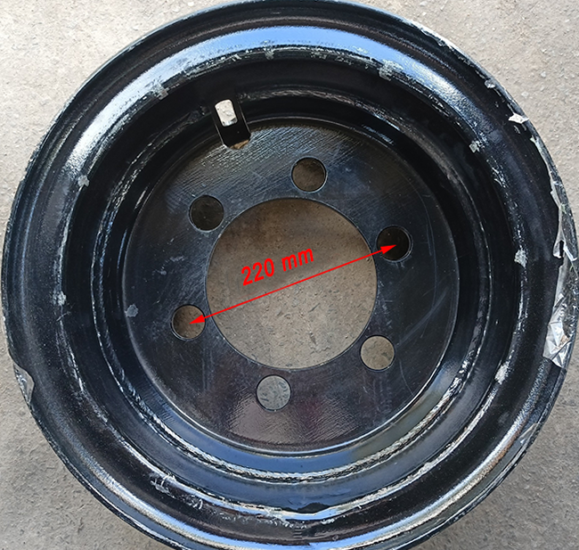 Khoảng cách 2 lỗ tắc kê đối diện mâm xe nâng 28x9-15 heli